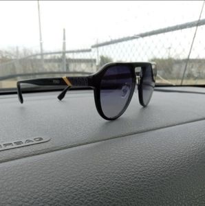 Fendi Shades FE40003U 01B